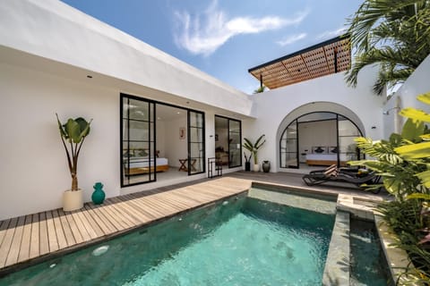 Property building, Swimming pool