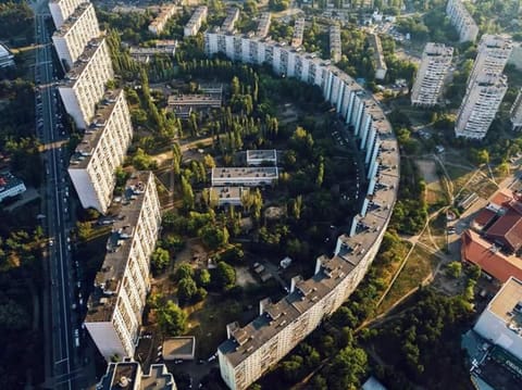 Property building, Day, Natural landscape, Bird's eye view, City view, Street view, Location