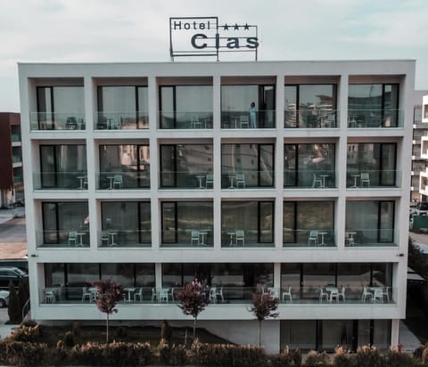 Property building, Day, Street view, Location, Parking