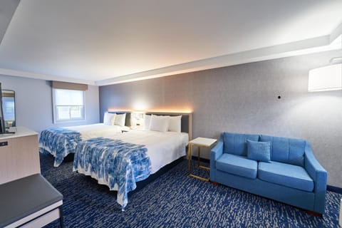 Bed, TV and multimedia, Living room, Photo of the whole room, Seating area, Bedroom