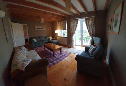 Barcloy Honey House House in England