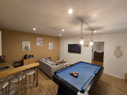 Billiard, Game Room, Living room