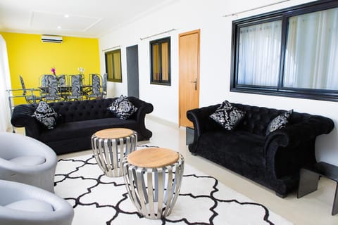 Living room, Seating area