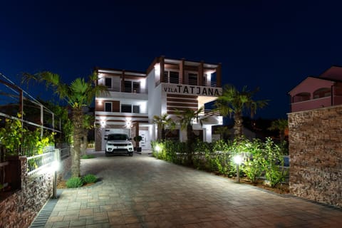 Property building, Patio, Area and facilities