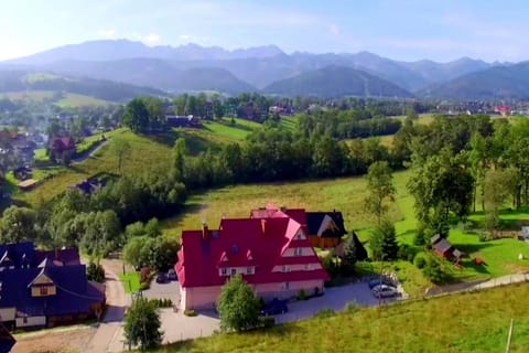 Property building, Bird's eye view, Mountain view