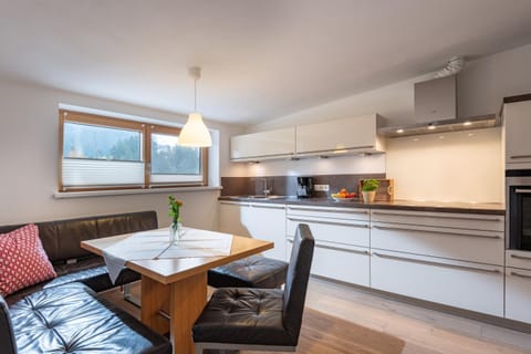 Kitchen or kitchenette, Seating area, Dining area, stove