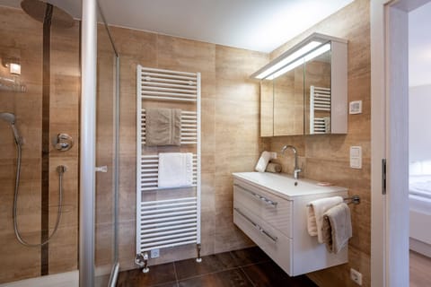 Shower, Bathroom, towels