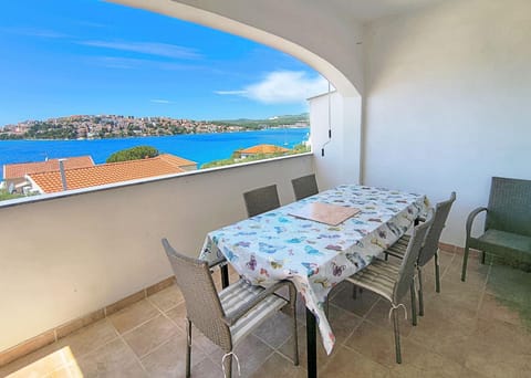 Day, View (from property/room), Balcony/Terrace, Seating area, Dining area, City view, City view, Sea view, Sea view