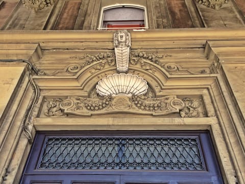 Facade/entrance, Decorative detail, Logo/Certificate/Sign