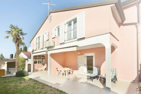 Patio, BBQ facilities