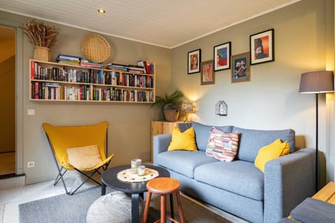 Library, Seating area