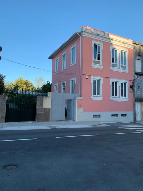 Property building, Day, On site, Location