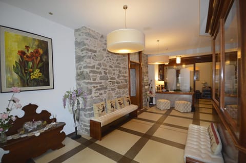 Lobby or reception, Seating area