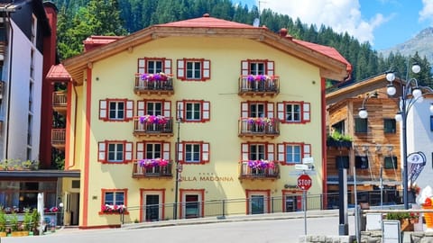 Property building, Neighbourhood, Street view