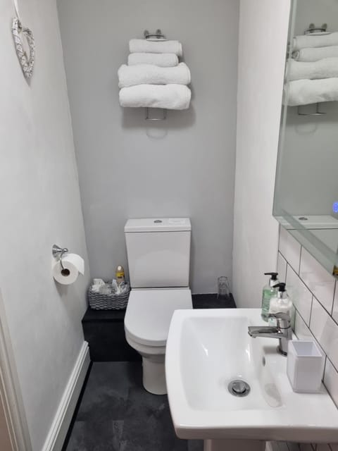 Montfort Cottage Guest House Bed and Breakfast in Windermere