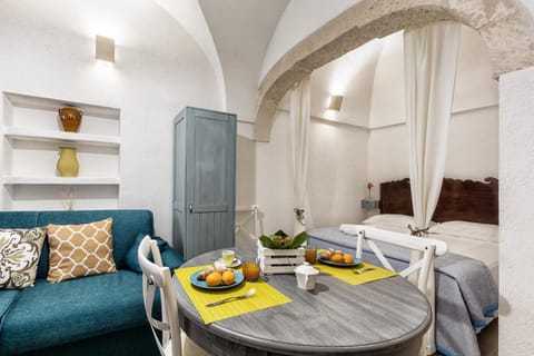 Living room, Seating area, Dining area, Food