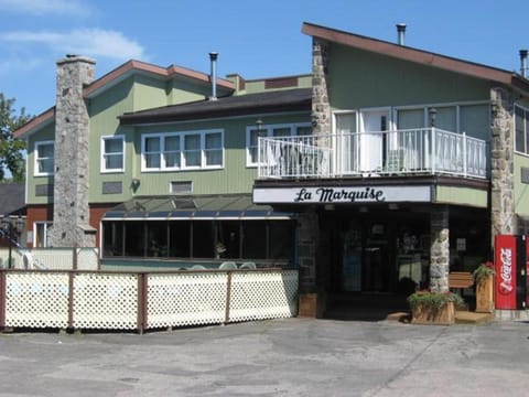 Facade/entrance