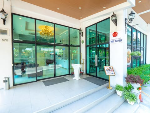 Facade/entrance