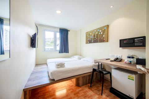 Bed, TV and multimedia, Coffee/tea facilities, minibar, safe