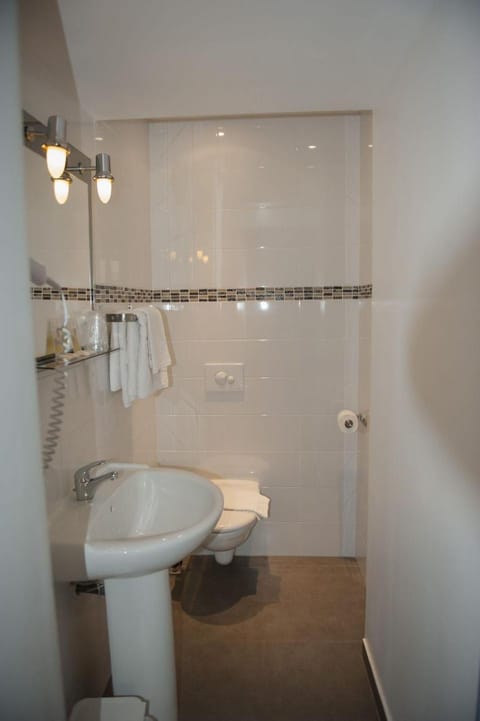 Toilet, Bathroom, towels