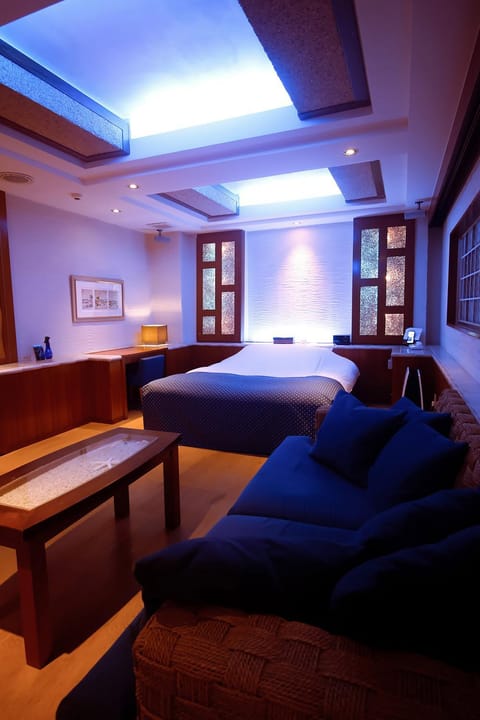 Bed, Other, Photo of the whole room, Decorative detail, Decorative detail