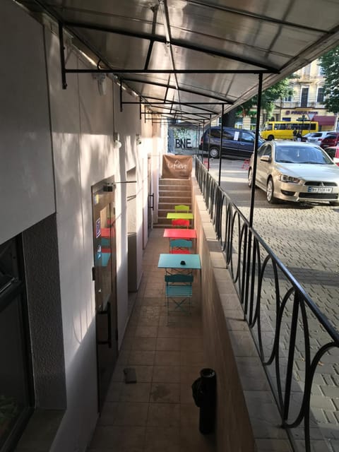 Facade/entrance, Neighbourhood, Balcony/Terrace, City view, Street view, Facility for disabled guests
