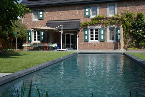 Property building, Garden, Garden view, Pool view, Swimming pool