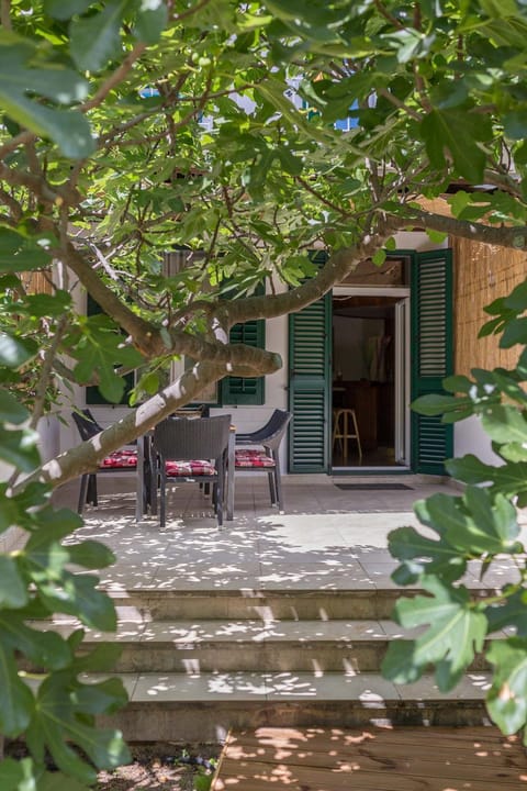 Facade/entrance, Balcony/Terrace, Dining area