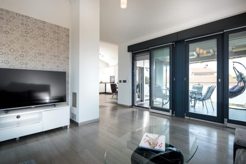 Communal lounge/ TV room, TV and multimedia, Living room