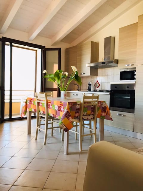 Kitchen or kitchenette, Living room, Dining area, oven