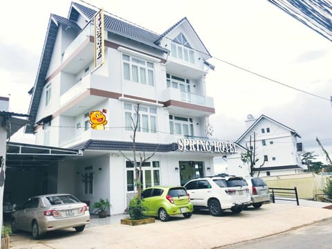 Property building, Facade/entrance, Parking