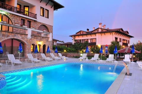 Patio, Pool view, Swimming pool, Swimming pool, sunbed