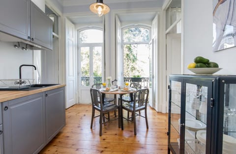 Coffee/tea facilities, Kitchen or kitchenette, Dining area