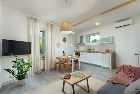 View (from property/room), Living room, City view, Quiet street view