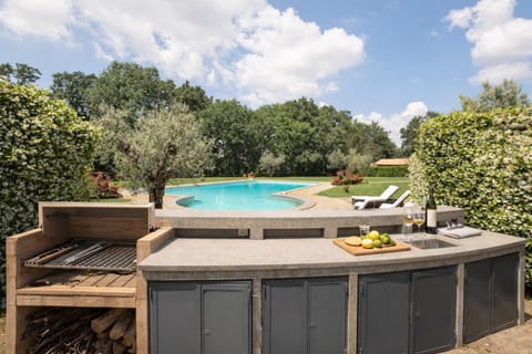 Ultra Luxe Villa w Stunning Pool Paradise Villa in Rome