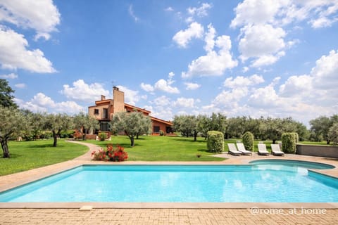 Ultra Luxe Villa w Stunning Pool Paradise Villa in Rome