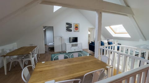 Seating area, Dining area