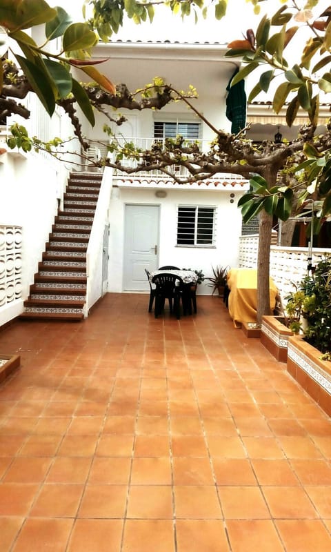 Patio, Facade/entrance