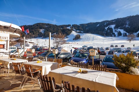 Restaurant/places to eat, Winter, Balcony/Terrace, Mountain view