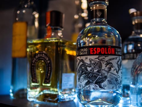 Lounge or bar, Drinks, Alcoholic drinks