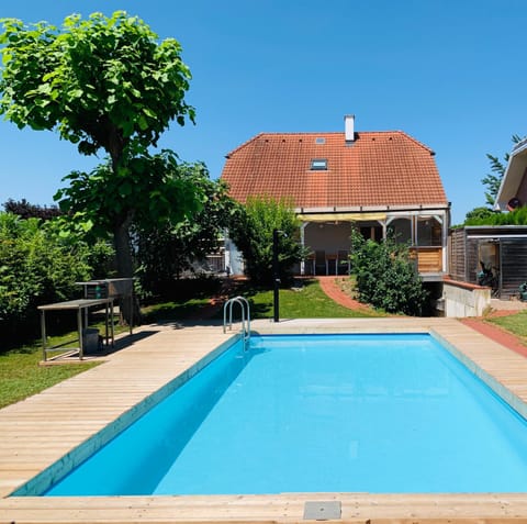 Property building, Balcony/Terrace, Swimming pool, Swimming pool