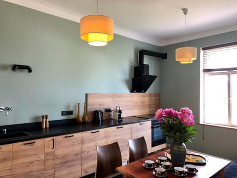 Kitchen or kitchenette, Living room, Lounge or bar, Seating area, Dining area