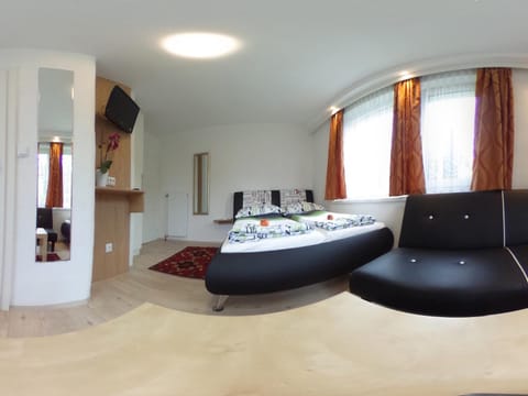 Haus Charlie Bed and Breakfast in Velden am Wörthersee