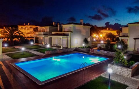 Property building, Garden view, Pool view, Swimming pool