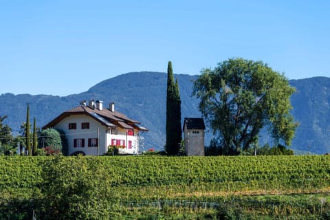 Facade/entrance, View (from property/room), Garden view, Mountain view