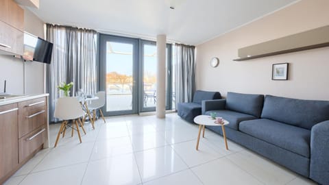 Photo of the whole room, Dining area