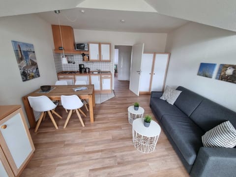 Kitchen or kitchenette, Seating area, Dining area