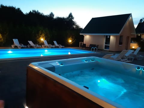 Hot Tub, Swimming pool