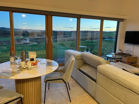 Living room, Seating area, Dining area