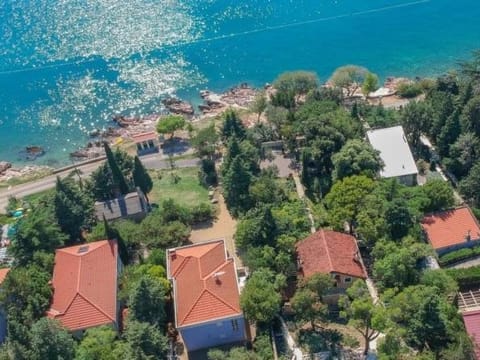 Novi Escape 1 Beachfront with balcony Apartment in Novi Vinodolski